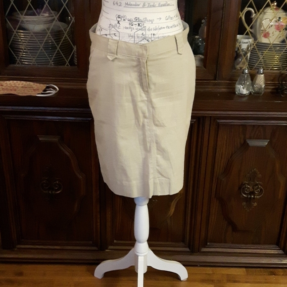Size 4 Tommy Hilfiger cream straight skirt - Picture 2 of 10